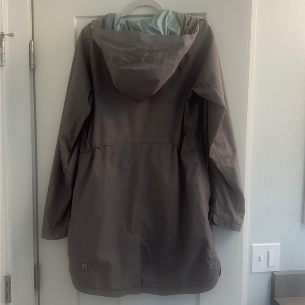 Lululemon Definitely Raining Jacket 8 - Picture 4 of 6